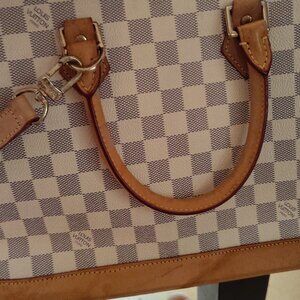 Louis Vuitton hand bag purse